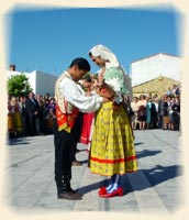 Bailando en la plaza de El Cristo